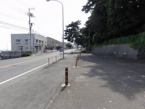 国府津駅東R1、パンク修理中